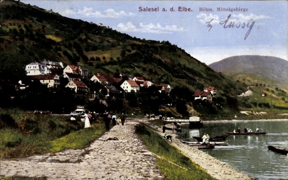 TP Dolní Zálezly Salesel sobre el río Elba, región de Aussig, tierras altas centrales de Bohemia, casas, río, barcos