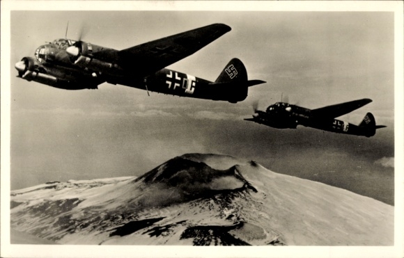 Aviones de combate alemanes Junkers Ju 88 sobre el monte Etna