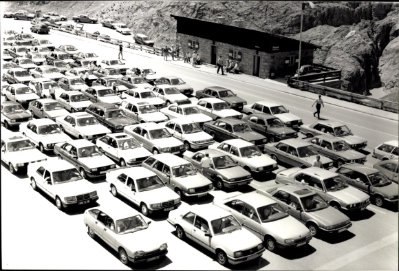 Fotografía de coches en un aparcamiento en el Grossglockner