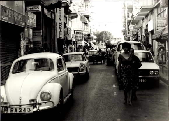 foto Nicosia Chipre, tráfico rodado, coches, peatones