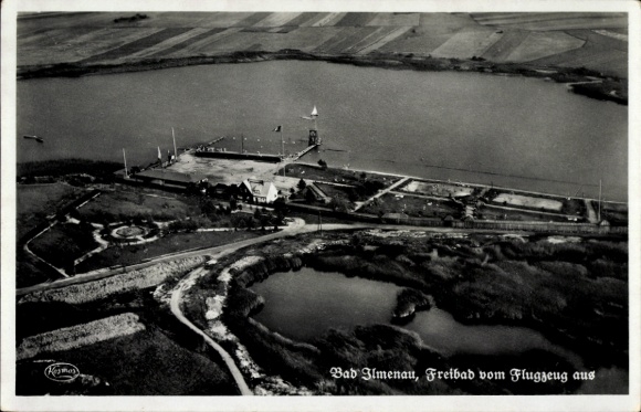 TP Ilmenau en Turingia, fotografía aérea de la piscina al aire libre y sus alrededores.