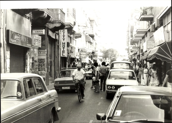 foto Nicosia Chipre, tráfico rodado, coches, hotel urbano